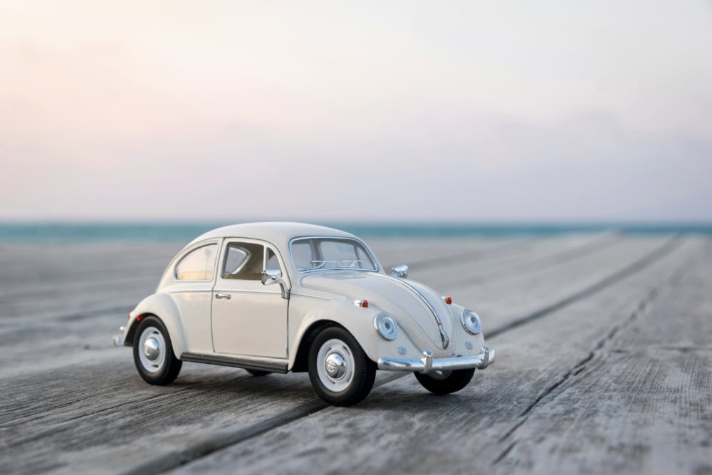 En modellbil är ofta en kopia av en verklig bilmodell. Här har vi en modellbil från Volkswagen.