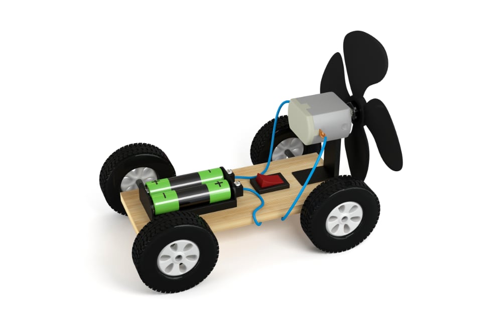 Batterier i bilar och andra leksaker ser till att leksaken får ström till sina funktioner som exempelvis ljud och ljus.